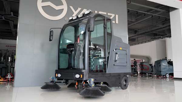 清掃環(huán)衛(wèi)車(chē)需要日常維護(hù)嗎？有什么作用